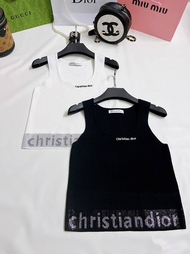 新款发售 Christia*Dio*24早春新款背心大u领设计 超显脖子线条 弧形设计超遮副乳 Yb 定制同色 内搭单穿都超 上身好显比例 质感无敌 上身超舒服